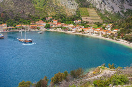 Trstenik - výhled od kaple Sv. Michala, poloostrov Pelješac, Chorvatsko