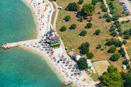 Apartmány Valentina - letecký pohled na pláž, Fažana, poloostrov Istrie 
