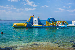 Apartmány v Mandre - nafukovací aquapark u pláže, ostrov Pag, Chorvatsko
