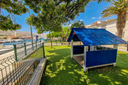 Pag město - dětské hřiště, ostrov Pag, Chorvatsko