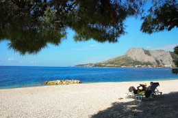 Hotel Brzet*** - oblázková pláž, Omiš, Chorvatsko