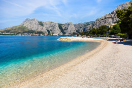 Hotel Brzet*** - oblázková pláž, Omiš, Chorvatsko