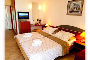 Hotel Brzet***: příklad třílůžkového pokoje<br />
- s polopenzí