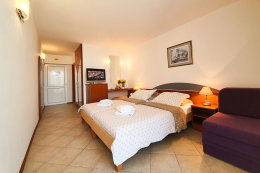 Hotel Brzet***: příklad třílůžkového pokoje<br />
- s polopenzí