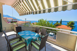 Apartmány Michael - výhled z terasy apartmánu A1, Pisak, Omišská riviéra, Chorvatsko