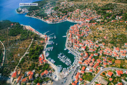 Letovisko Milna - letecký pohled, ostrov Brač, Chorvatsko