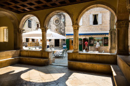 Korčula - náměstí ve starém městě, ostrov Korčula, Chorvatsko