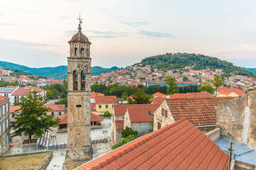 Blato - věž kostela Všech svatých, ostrov Korčula, Chorvatsko