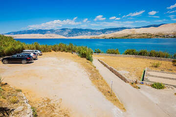 Apartmány Neda - parkoviště u domu, Pag-Vodice, ostrov Pag, Chorvatsko