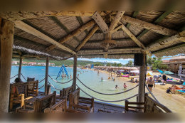 Stará Novalja - písečná pláž Planjka, ostrov Pag, Chorvatsko