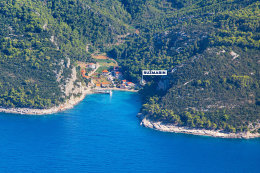 Apartmány Ružmarin-II - letecký pohled, Vela Stiniva, ostrov Hvar, Chorvatsko