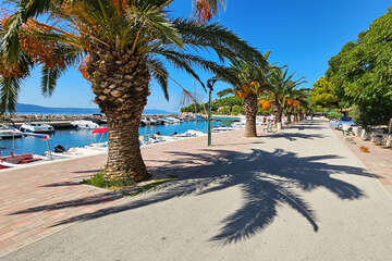 Živogošče - Blato - promenáda, Makarská riviéra, Chorvatsko