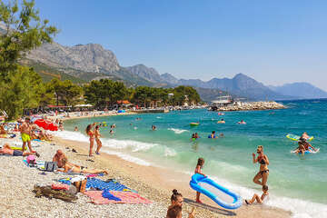 Živogošče Blato - oblázkové pláže, Makarská riviéra, Chorvatsko