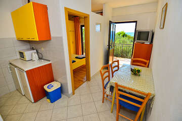 A18 (foto před renovací kuchyně) - apartmány Maćina, Živogošće-Blato, Makarská riviéra, Chorvatsko