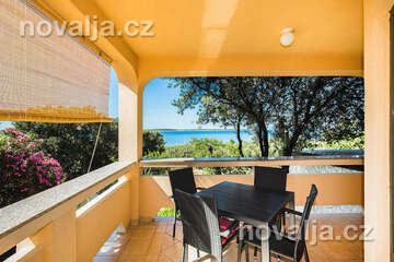 Apartmány Crnika - výhled z terasy apartmánu A2, Mandre, ostrov Pag, Chorvatsko