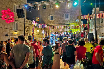 Letní karneval ve městě Pag, ostrov Pag, Chorvatsko