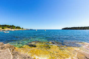 Apartmány Tradicija - skalnaté pobřeží mezi dvěma nejbližšími plážemi, Pula, Istrie, Chorvatsko