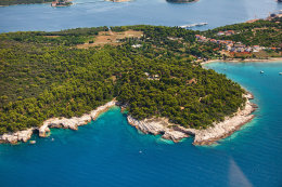 Pula - letecký pohled na Galebove stijene, Istrie, Chorvatsko