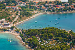 Pula - letecký pohled na členité pobřeží, Istrie, Chorvatsko