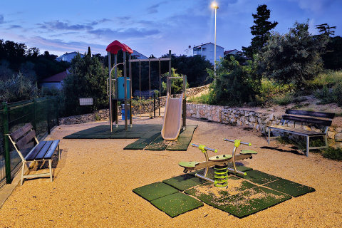 Apartmány Silvano - dětské hřiště v blízkosti domu, Mandre, ostrov Pag, Chorvatsko