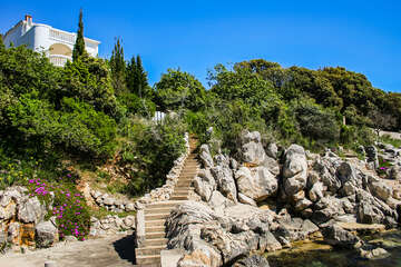 Potočnica - přístup k písečné pláži, ostrov Pag, Chorvatsko
