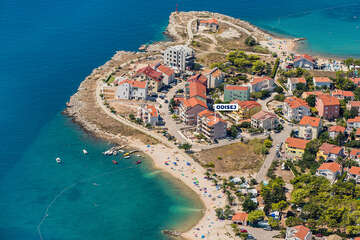 Povljana, oblázková pláž Mali Dubrovnik, Chorvatsko