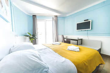 Dvoulůžkový pokoj s přímým výhledem na moře, Hotel Plaža, město Pag, ostrov Pag, Chorvatsko