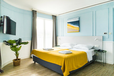 Dvoulůžkový pokoj s přímým výhledem na moře, Hotel Plaža, město Pag, ostrov Pag, Chorvatsko