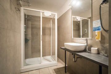 Dvoulůžkový pokoj s přímým výhledem na moře, Hotel Plaža, město Pag, ostrov Pag, Chorvatsko