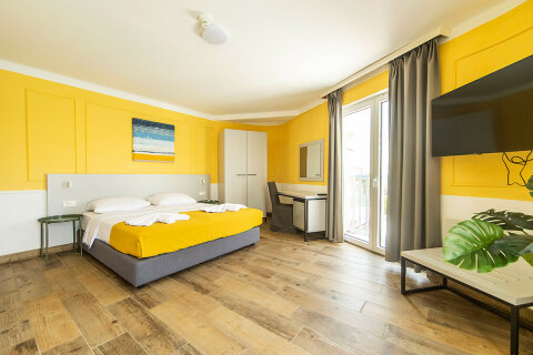 Dvoulůžkový pokoj s přímým výhledem na moře, Hotel Plaža, město Pag, ostrov Pag, Chorvatsko