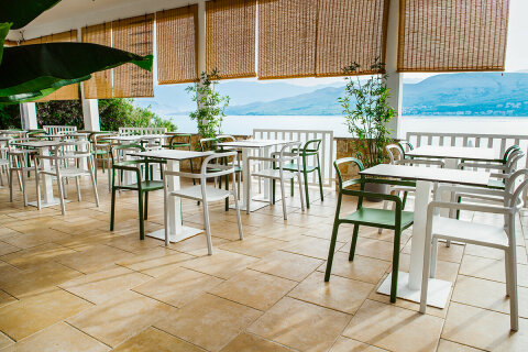 Hotel Plaža - terasa hotelové restaurace, město Pag, ostrov Pag, Chorvatsko