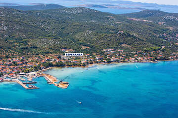 Tkon - letecký pohled, ostrov Pašman, Chorvatsko