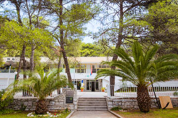 Resort Zelena Punta - restaurace, Kukljica, ostrov Ugljan, Chorvatsko