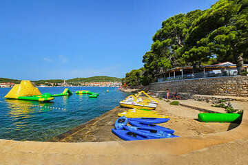 Kukljica - pláž Zelena Punta, ostrov Ugljan, Chorvatsko