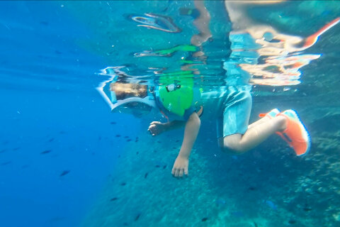 Šnorchlování u podmořské jeskyně Špilja, ostrov Pag, Chorvatsko