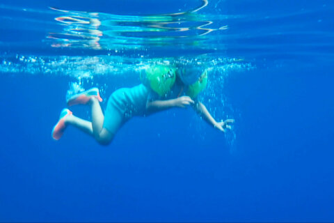 Šnorchlování u podmořské jeskyně Špilja, ostrov Pag, Chorvatsko