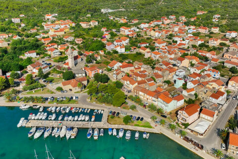 Kukljica - letecký pohled, ostrov Ugljan, Chorvatsko