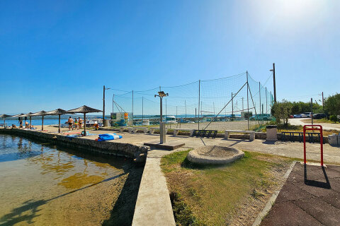 Letovisko Kraj -  volejbalové hřiště, ostrov Pašman, Chorvatsko