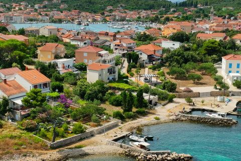 Kukljica - letecký pohled, ostrov Ugljan, Chorvatsko