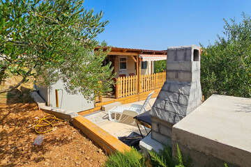 Mobilhome Klanac M1 - zděný gril, Tkon, ostrov Pašman, Chorvatsko