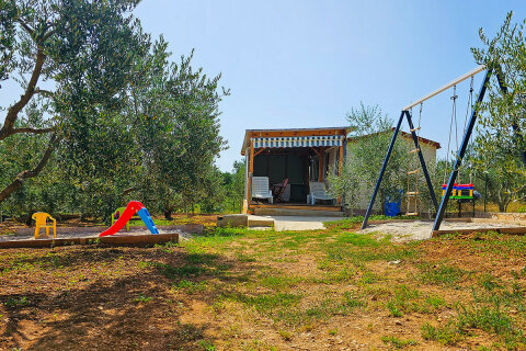 Mobilhome Klanac M2 - houpačky a skluzavka pro děti, Tkon, ostrov Pašman, Chorvatsko