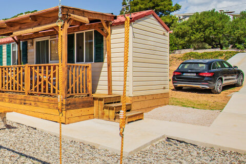 Mobilhome Klanac M1 - parkoviště u domku, Tkon, ostrov Pašman, Chorvatsko
