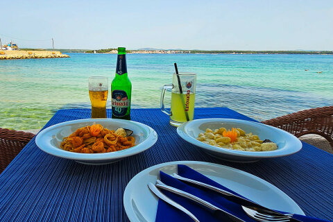 Apartmány Limun - restaurace Sovinje (centrum), Tkon, ostrov Pašman, Chorvatsko