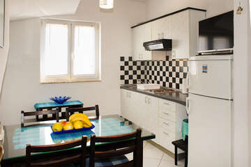 apartmány Mali Luka: apartmán A2 pro 2-4 osoby, <br />
2. poschodí