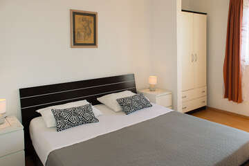 apartmány Mali Luka: apartmán A2 pro 2-4 osoby, <br />
2. poschodí