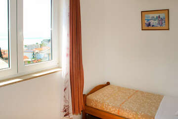 apartmány Mali Luka: apartmán A2 pro 2-4 osoby, <br />
2. poschodí