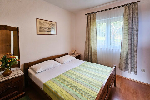 apartmány Mali Luka: apartmán A3 pro 2-4 osoby, <br />
2. poschodí