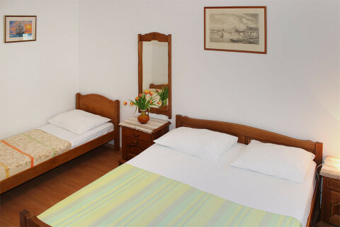 apartmány Mali Luka: apartmán A3 pro 2-4 osoby, <br />
2. poschodí