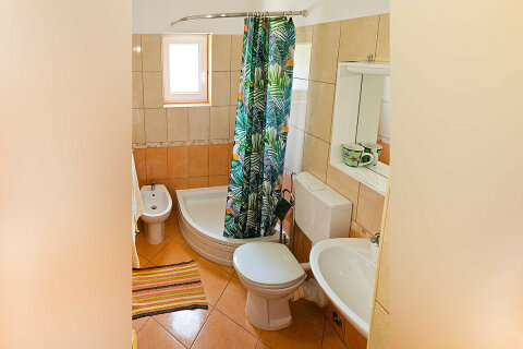 apartmány Mali Luka: apartmán A4 pro 4-5 osob, <br />
3. poschodí