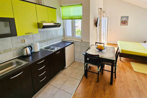 apartmány Mali Luka: studio A6 pro 2-3 osoby, <br />
3. poschodí